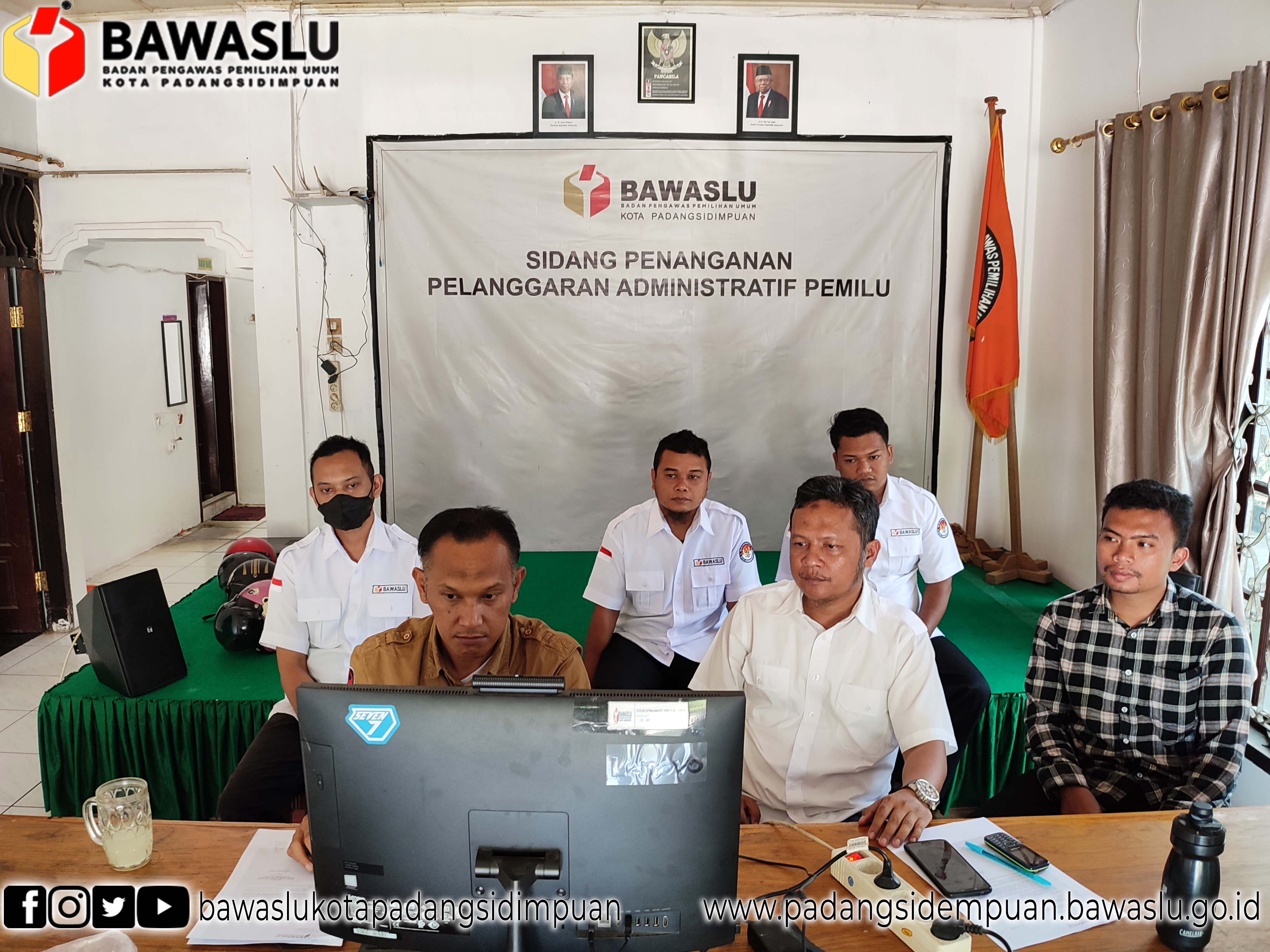 Bawaslu Kota Padang Sidempuan Ikuti Rapat Penyusunan Laporan Divisi Hukum, Humas dan Datin Se-Sumatera Utara Secara Virtual