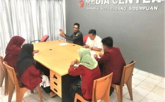 Bawaslu Kota Padang Sidempuan Memberikan Pembekalan Materi Kepada Mahasiswa Magang